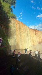 chuvas criam cenário de força e beleza extremas na Cataratas do Iguaçu