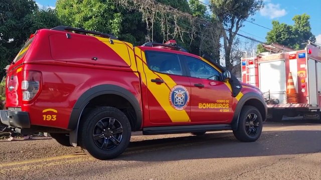 Vizinhos percebem fogo em residência e acionam Corpo de Bombeiros