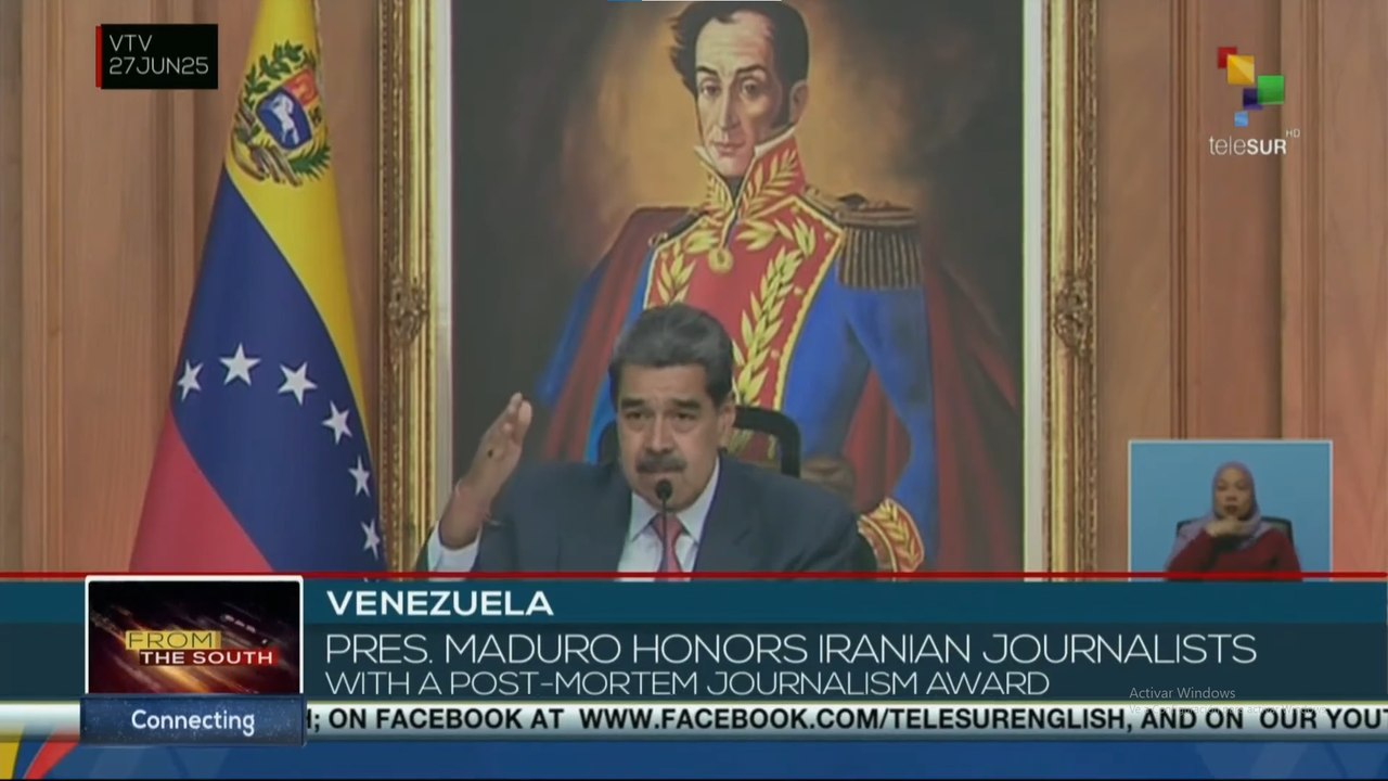 Nicolás Maduro presented a posthumous journalism award to Iranian journalists Nima Rajabpour and Masoumeh Azim.