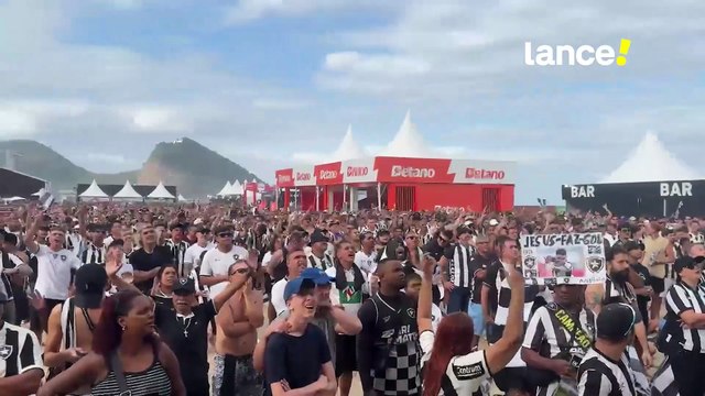 Veja reações da torcida do Botafogo em Copacabana durante derrota para o Palmeiras