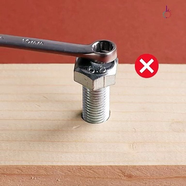 How to turn screws into a spanner! 🔩🔧