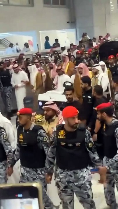 نئے اسلامی سال 1447 کے آمد پر غلاف کعبہ کی تبدیلی کے ایمان افروز مناظر...اللہ اکبر...🖤🕋