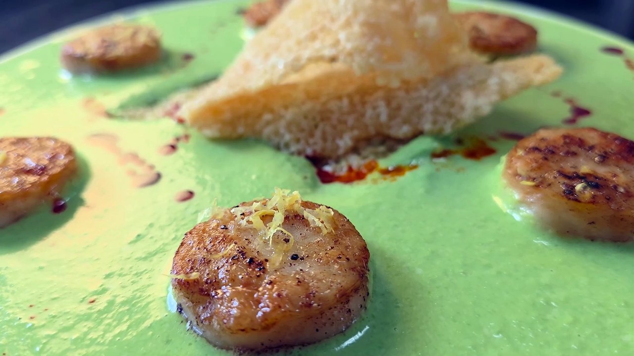 Elevate Your Dinner in 15 Minutes! 🏆 Scallops, Pea Purée & Parmesan Tuille