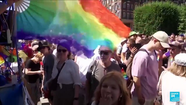 Miles de húngaros marcharon por el Orgullo LGBTIQ+ desafiando la prohibición del Gobierno