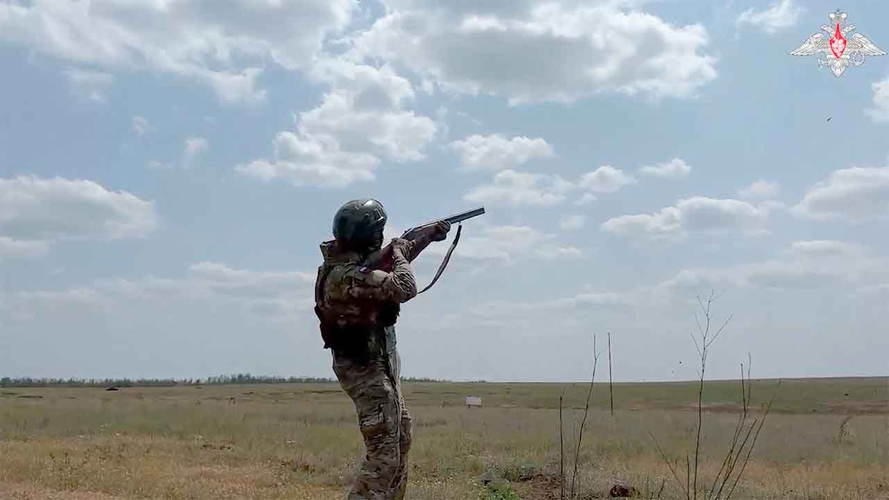 ציידי רחפנים: סרטון מציג אימון ירי של הצבא הרוסי