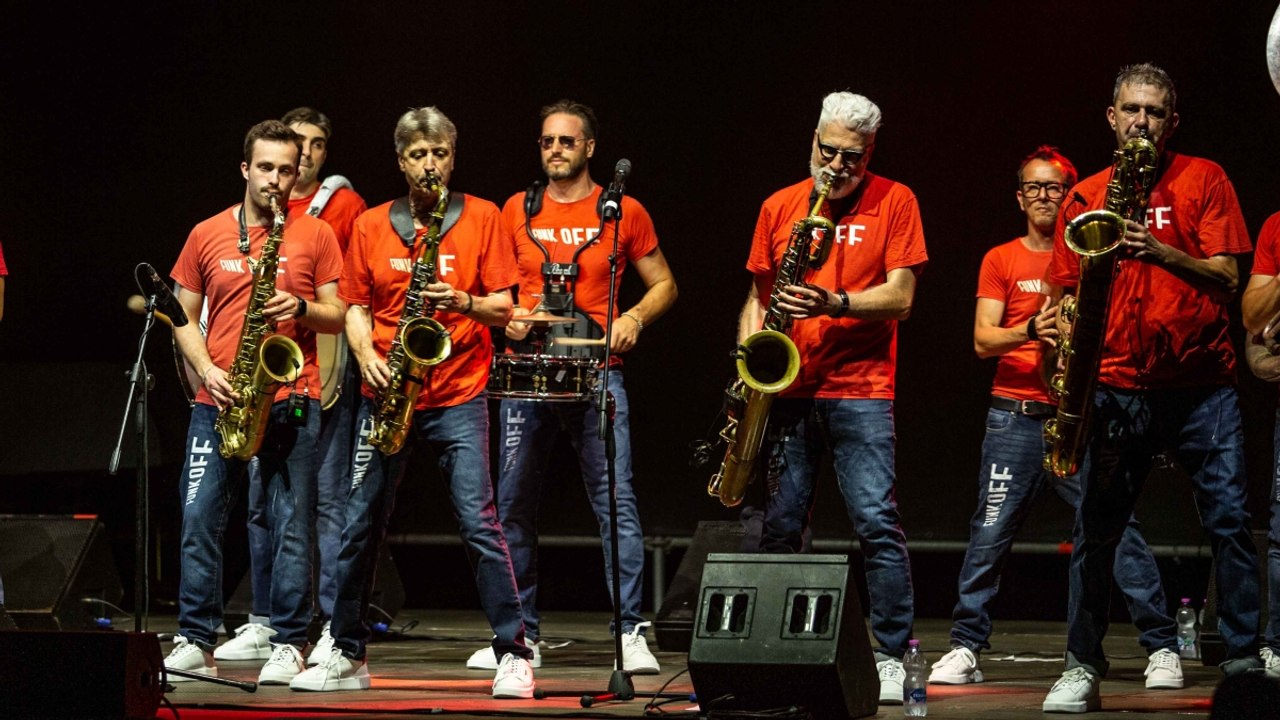Funk Off, alla Casa del Jazz il live della marching band toscana fra ritmi funky e coreografie