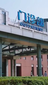 After getting married, she had a series of miscarriages. She was in so much pain that she wanted to die. It turned out that the scumbag had calculated her uterus and her life to please Bai Yueguang. Later, she faked her own death and took her child away.