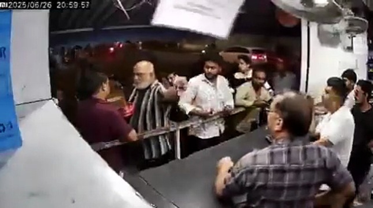 A Muslim man in Ramkot, Telangana, abused Hindu gods and praised his own religion over a 140-rupee dispute.   Other Hindu customers, offended by the anti-Hindu slurs, confronted him immediately.