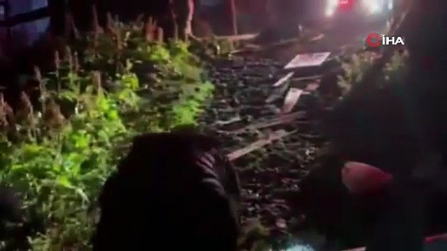 Artvin’de çöken ahırda mahsur kalan 33 büyükbaş hayvan kurtarıldı