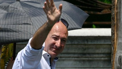 Selfies, reportages… À Venise, un sosie de Jeff Bezos sème le trouble et vole la vedette au milliardaire