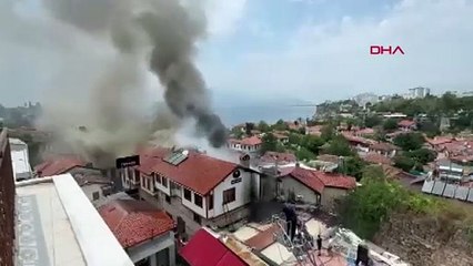 Antalya'da şehrin kalbinde büyük yangın: Otel ve iş yerleri alevler içinde kaldı!