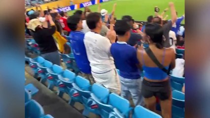 Benfica-Chelsea, partita infinita: tifosi in fuga per i fulmini, poi il ritorno nello stadio deserto