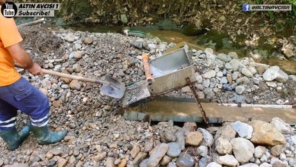 Prospecting gold in the creek is a practical way to find plenty of natural gold