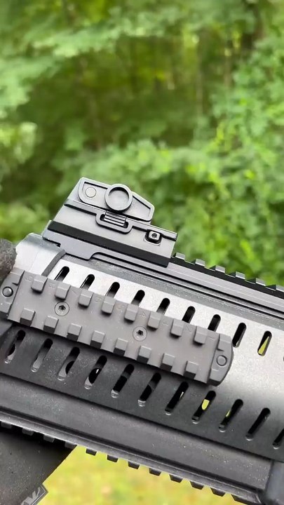 Italian Beauty. 🇮🇹 Italy’s military rifle the Beretta ARX-100. #military #556 #beretta #italy