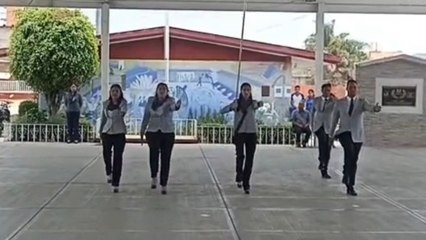 Girl keeps marching in escort competition despite losing one of her shoes