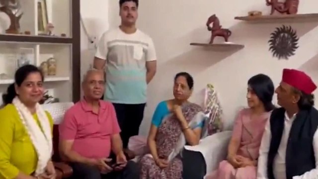 Akhilesh & Dimple Yadav Meet Axiom-4 Pilot Shubhanshu Shukla’s Parents | Lucknow
