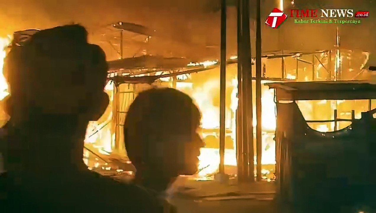 Belasan Kios Ludes Terbakar