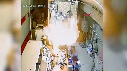 Bir cep telefonu bataryası daha bomba gibi patladı