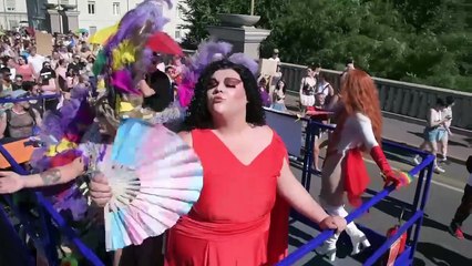 Bolzano in festa per il primo S?dtirolo Pride: "La comunit? si prende il suo spazio"