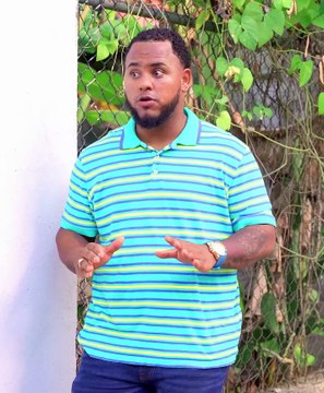 Vendia empanada pero tenia de todo caro reloj caro celular caro y cadena cara