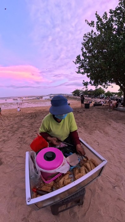 Lumpia Kriuk Pantai Sanur Bali. Kamu Sudah Pernah Cobain? Beli di https://s.shopee.co.id/8UxYx4PP2y#Lumpia #LumpiaBali #LumpiaPantai #LumpiaGunting #NgurahSuryaKusuma
