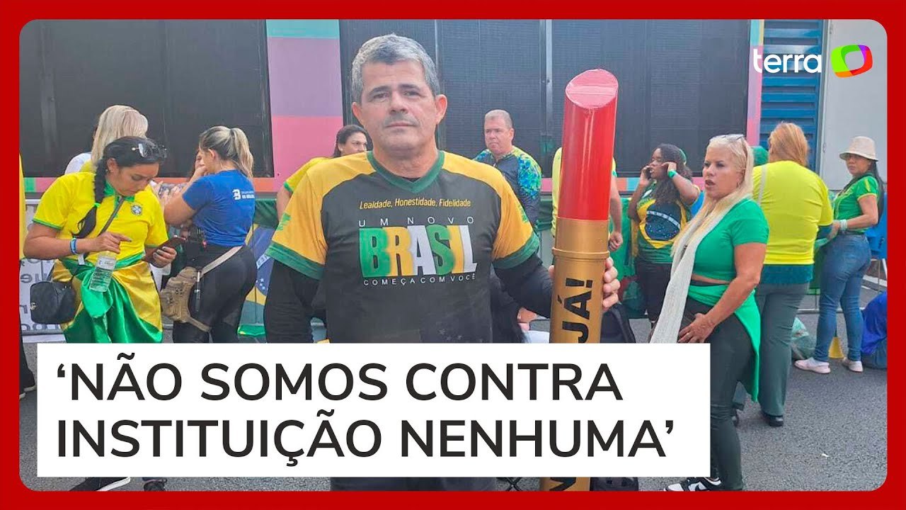 ‘O 8 de janeiro foi uma fatalidade’, diz bolsonarista com batom gigante por anistia em ato em SP
