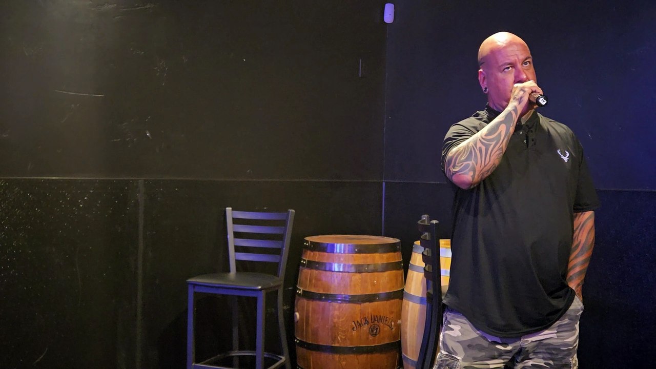 ELVIS PRESLEY - ARE YOU LONESOME TONIGHT (PERFORMED LIVE AT THE WESTERNER)