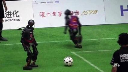 Beijing presencia el primer partido de fútbol entre robots humanoides autónomos