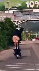 Captan a hondureño haciendo peligrosa maniobra en bulevar Suyapa