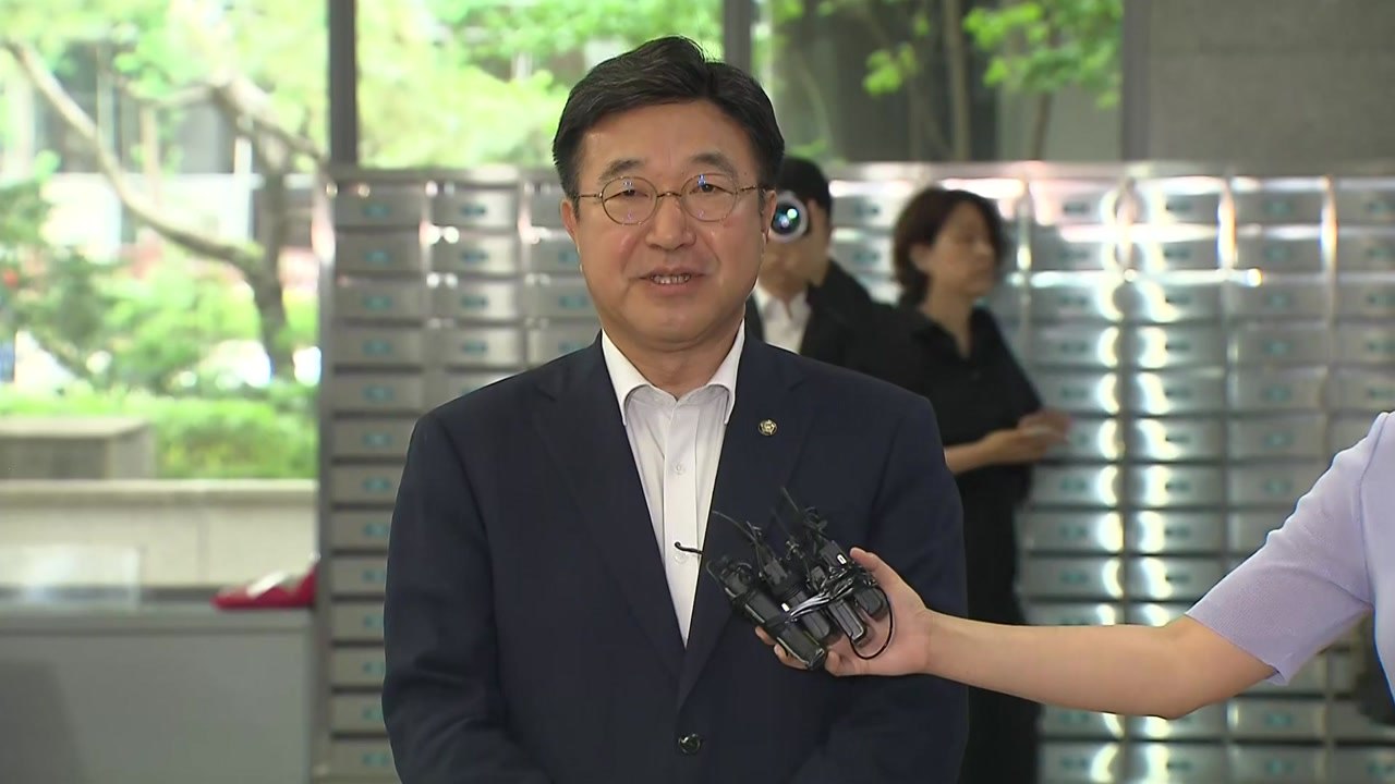 윤호중 "경찰국 폐지는 대통령 공약...소비쿠폰 꼭 필요" / YTN