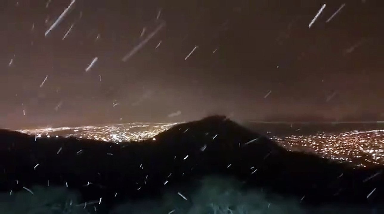 Caída de nieve en Salta: las primeras imágenes de los copos en el cerro San Bernardo