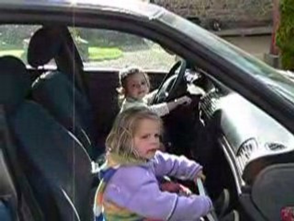 alice et fanny partent en voiture