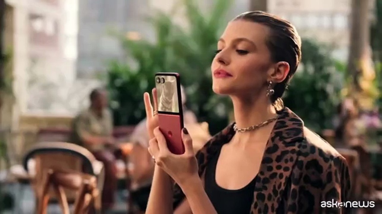 Pieghevole e Made in Italy: il nuovo smartphone Motorola Razr 60 Ultra