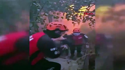 İzmir'deki yangında engelli birey mahsur kaldı, ekipler kurtardı