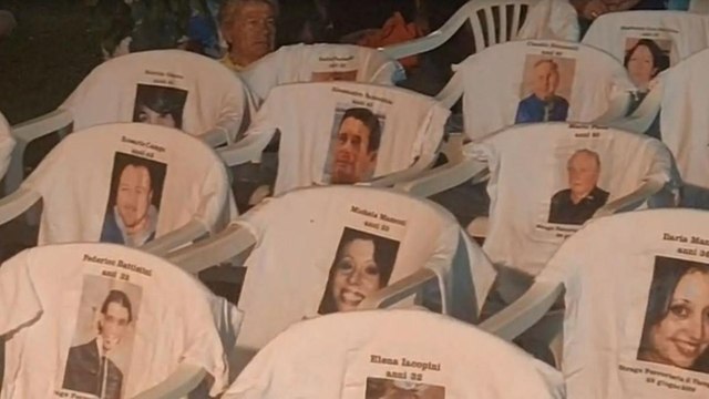 Strage di Viareggio, il ricordo 16 anni dopo: tanta gente in piazza