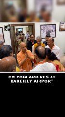 UP: Mayor Umesh Gautam welcomes CM Yogi Adityanath at Bareilly Airport