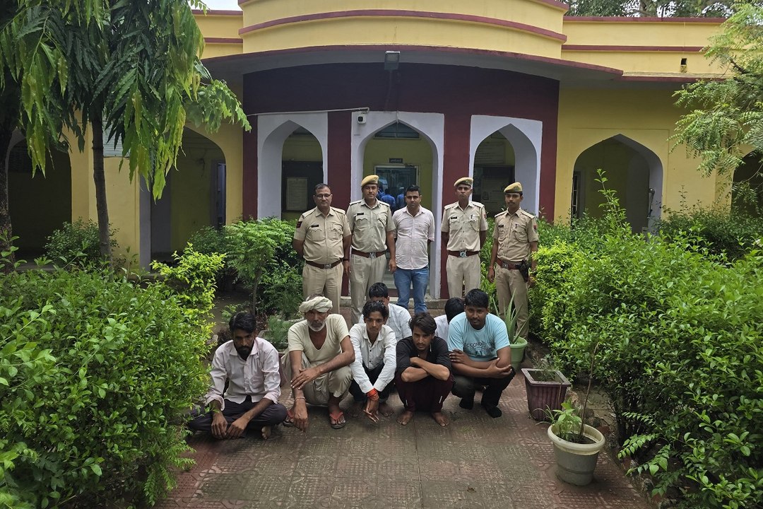 Police Action : विराटनगर थाना पुलिस की कार्रवाई, जुआ खेलते 7 आरोपी गिरफ्तार