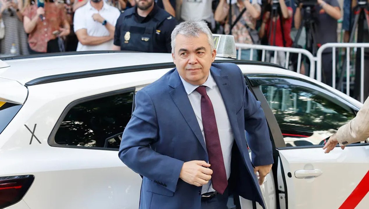 Santos Cerdán (PSOE) llega al Supremo entre gritos de "corrupto" y "sinvergüenza"