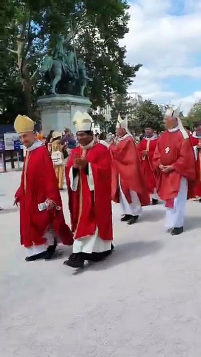 Seize prêtres ordonnés à Notre-Dame : jour de joie pour le diocèse de Paris