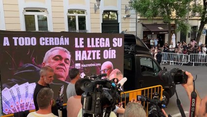 Cerdán arriba al Suprem acompanyat de Benet Salellas