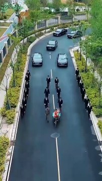 [[MULTI SUB] The hot mom who came from the sky was so cool that she blew up the whole place. The cleaning lady’s mother turned out to be the chairman of the Mulan Group #Excellent Mainland Short Drama #Mainland Short Drama