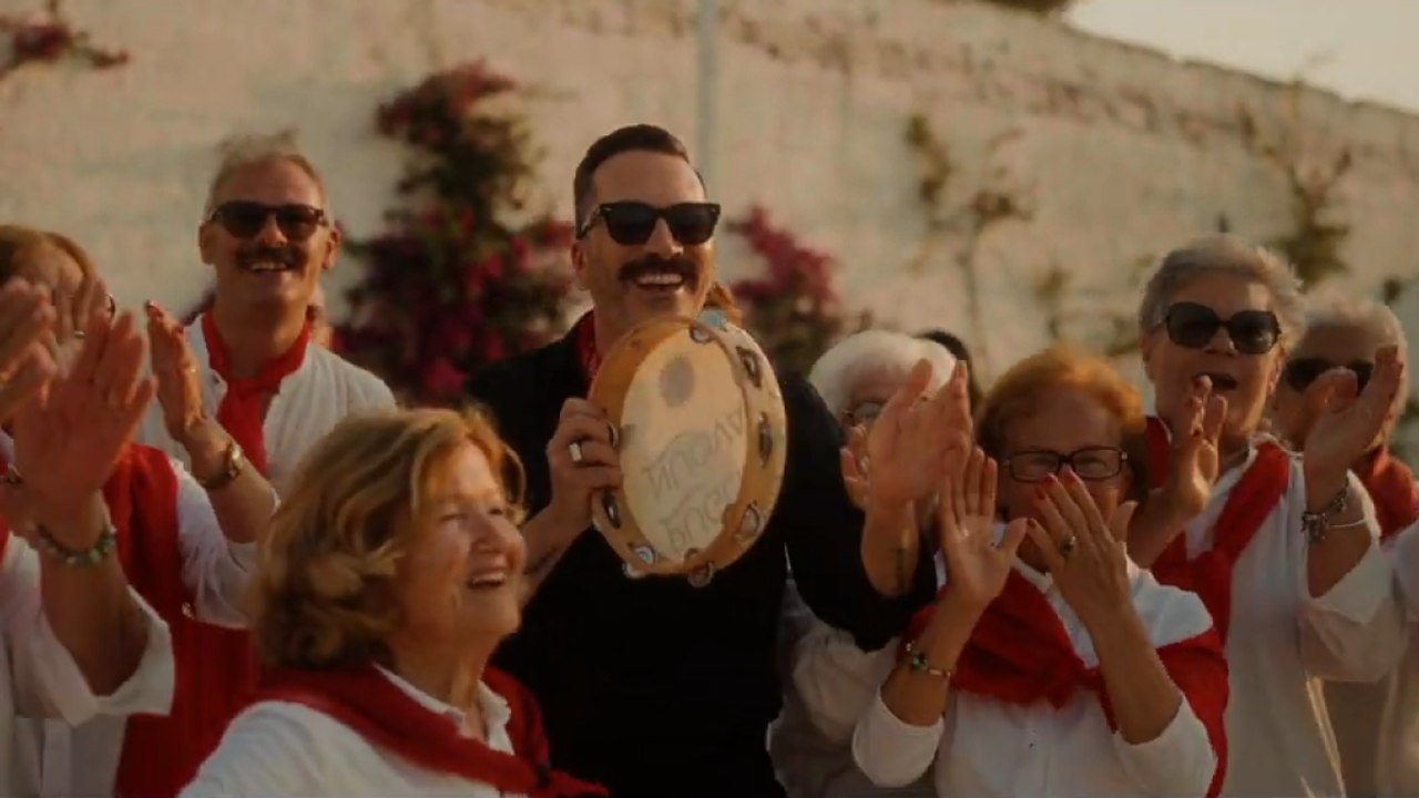 La «Puglia nuova» di Ignazio Deg, nel video anche le nonnine di Ostuni