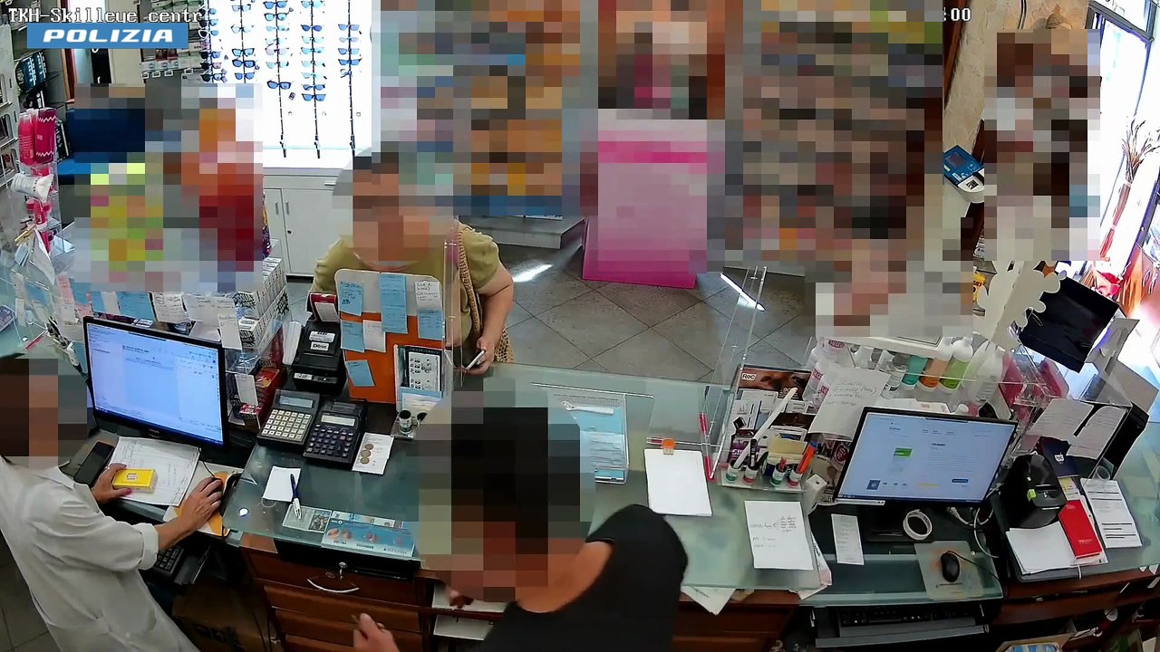 Catania: minaccia farmacista con con collo di bottiglia rotta