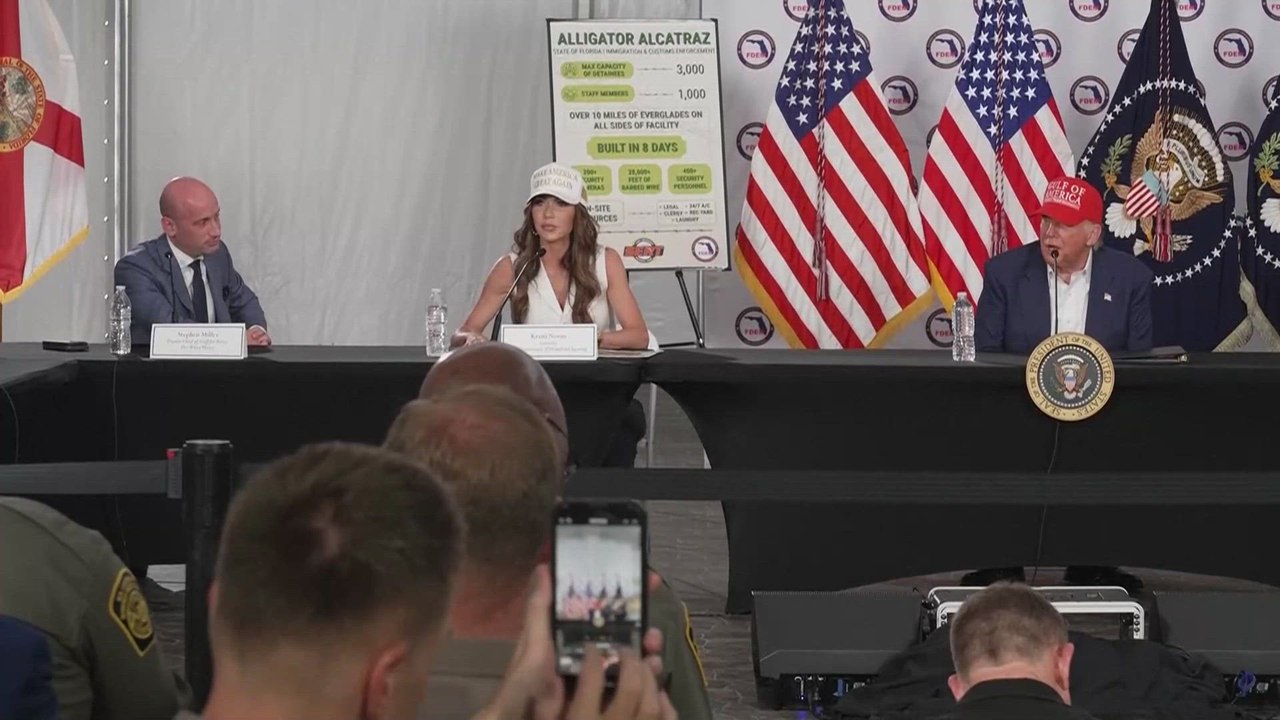 Trump’s Rousing Tribute to Kristi Noem Stuns at Alligator Alcatraz