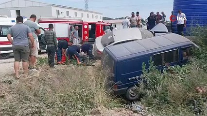 Yalova'da Otomobil Minibüsle Çarpıştı: 3 Yaralı