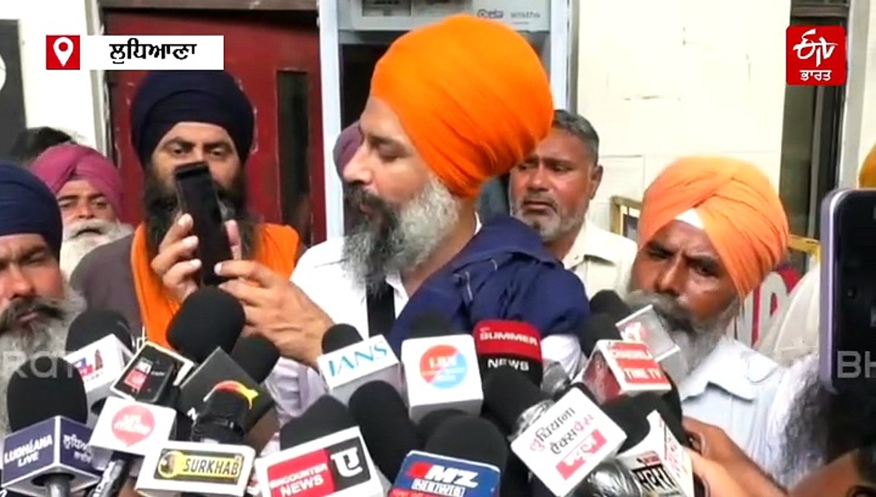 ਸ਼ੰਕਰਾਨੰਦ ਮਾਮਲੇ 'ਚ ਪੀੜਤ ਲੜਕੀ ਆਈ ਸਾਹਮਣੇ, ਡੀਸੀ ਦਫ਼ਤਰ ਪਹੁੰਚੇ ਪਿੰਡ ਵਾਸੀ