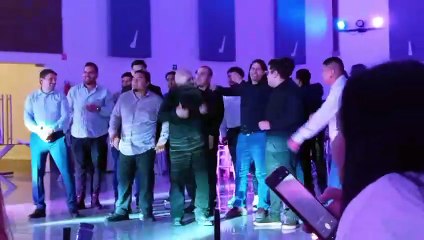 NAdie quiere esa cosa en las bodas JAJAJA