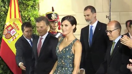 La Reina Letizia recupera su falda de flores para homenajear a Sevilla en la cumbre de la ONU