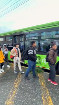 Línea 8 del Metro opera con servicio provisional por lluvias; cuatro estaciones fuera de servicio