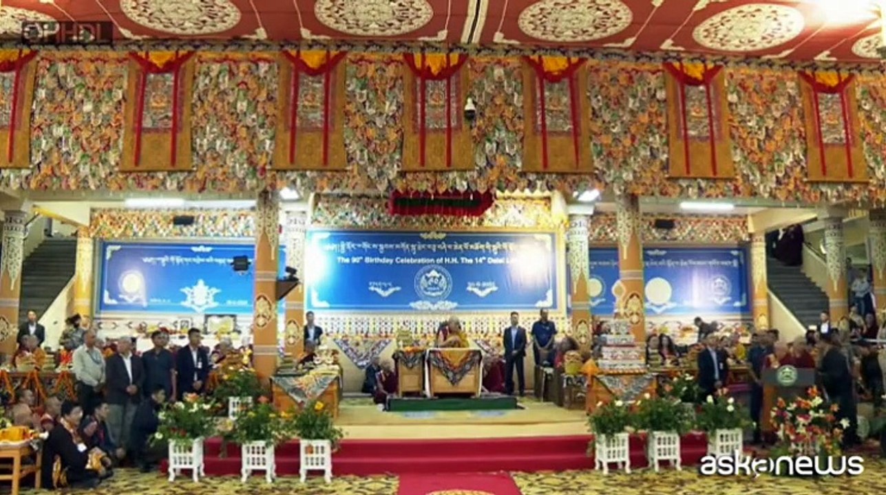 Il Dalai Lama compie 90 anni: «Sto bene. Mi dedico al bene degli altri»